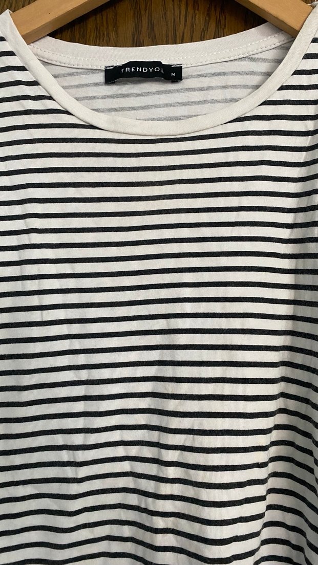 Kadın Beyaz Siyah Çizgili Kısa Kollu Tişört - Görsel 3