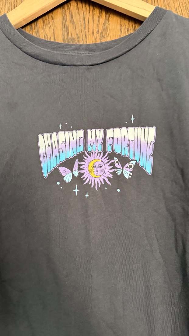 Siyah Baskılı Kadın Tişört - Görsel 2