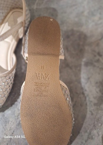 Bej rengi ön kısmı taşlı çocuk babet - Görsel 4