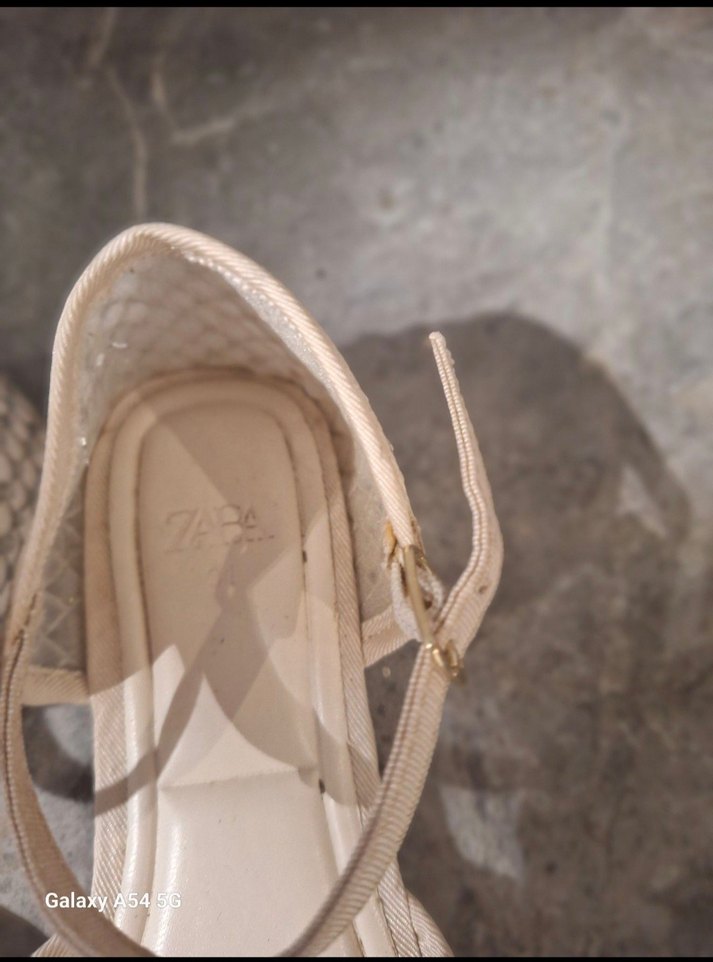 Bej rengi ön kısmı taşlı çocuk babet - Görsel 3