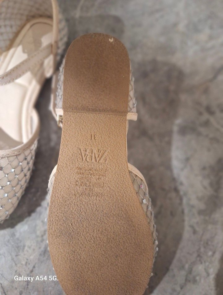 Bej rengi ön kısmı taşlı çocuk babet - Görsel 4