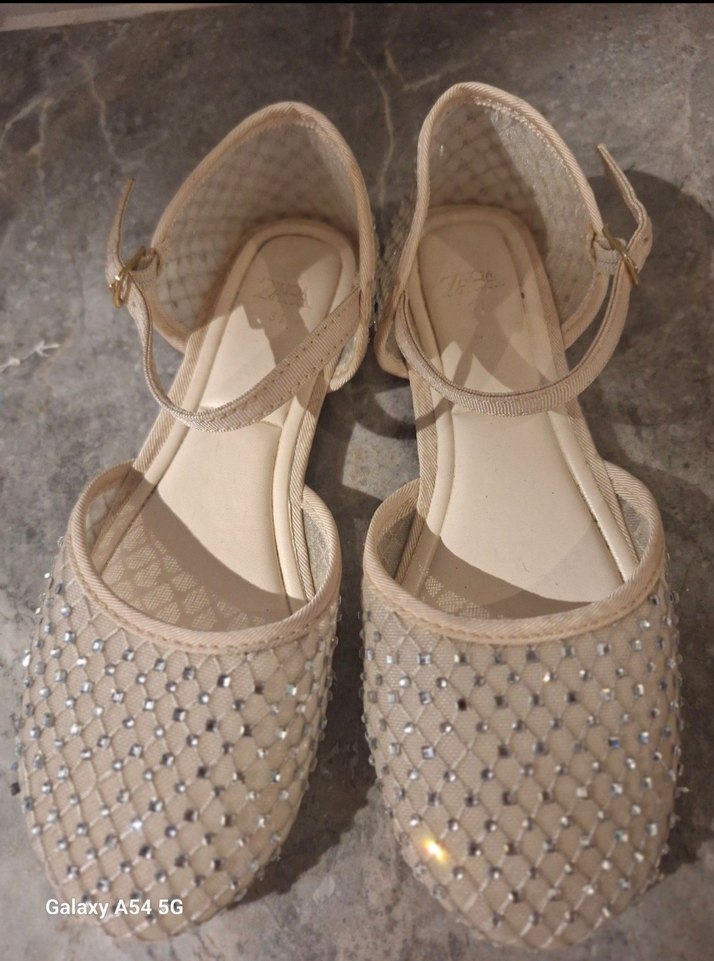 Bej rengi ön kısmı taşlı çocuk babet - Görsel 2