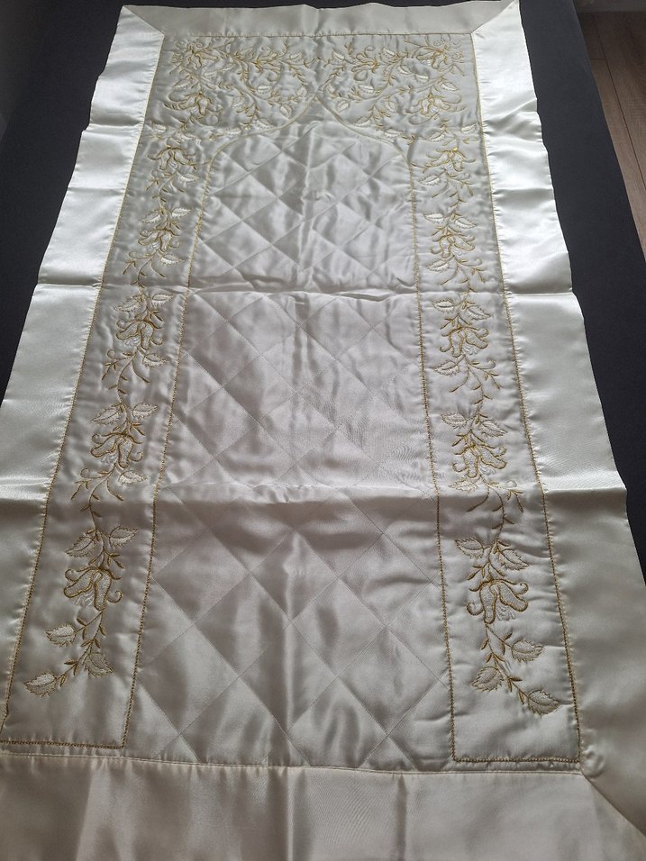 Nakışlı Parlak Beyaz Seccade - Görsel 2