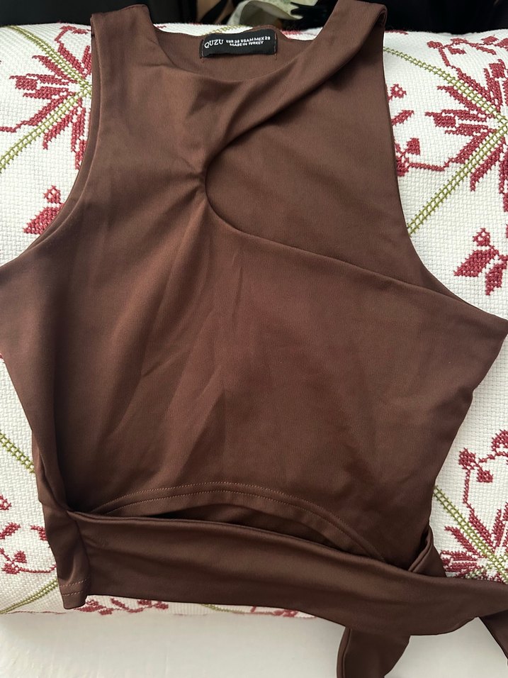 Asimetrik Kahverengi Crop Top — görsel 5/6