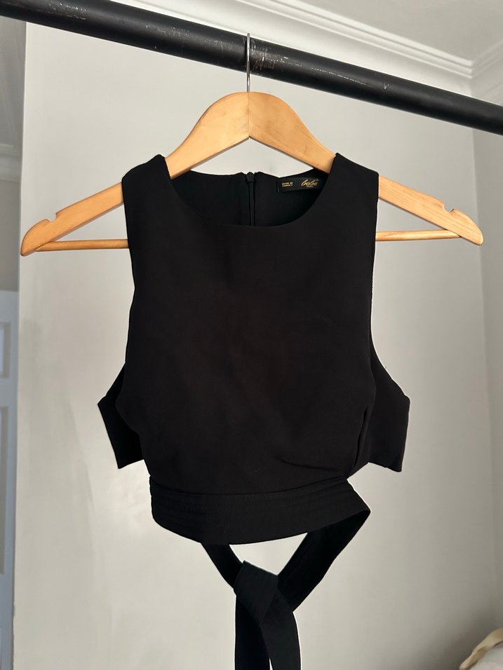 Siyah Kolsuz Crop Top — görsel 2/6