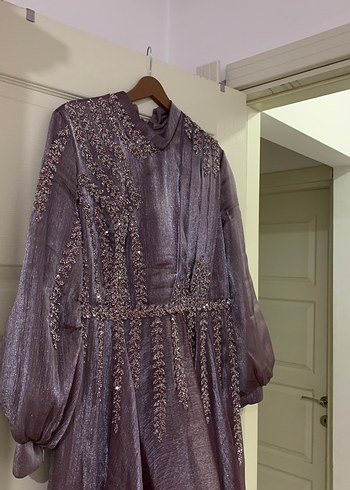 Mor Nakışlı Uzun tesettür abiye - Görsel 3