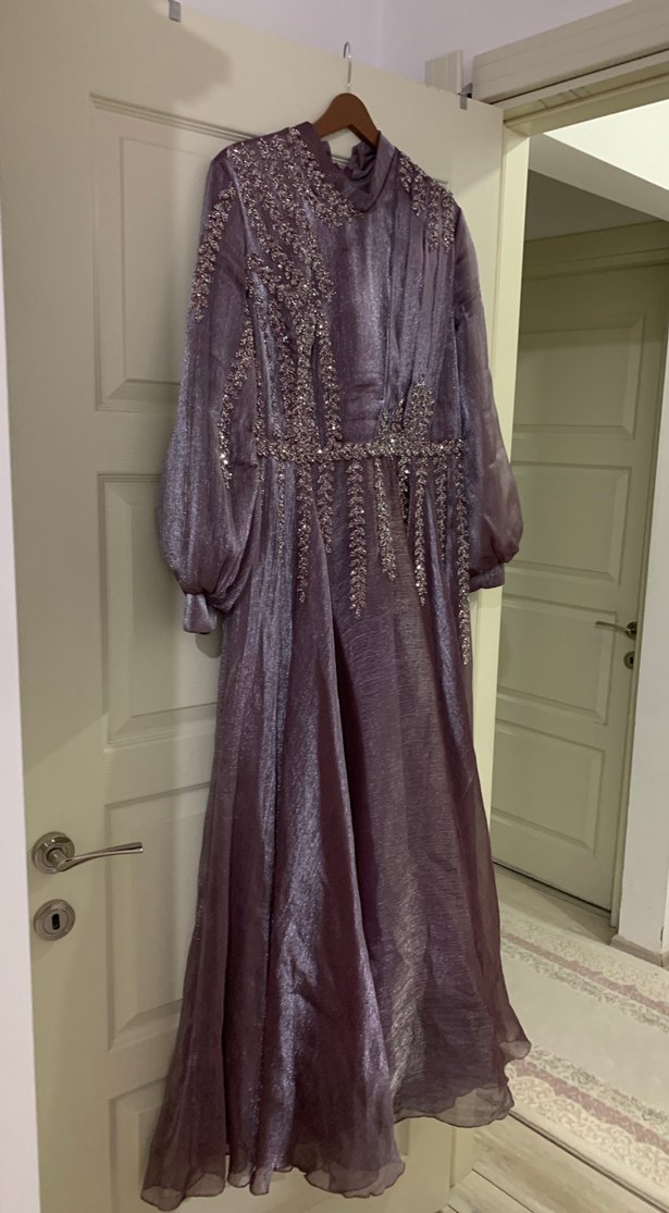 Mor Nakışlı Uzun tesettür abiye - Görsel 4