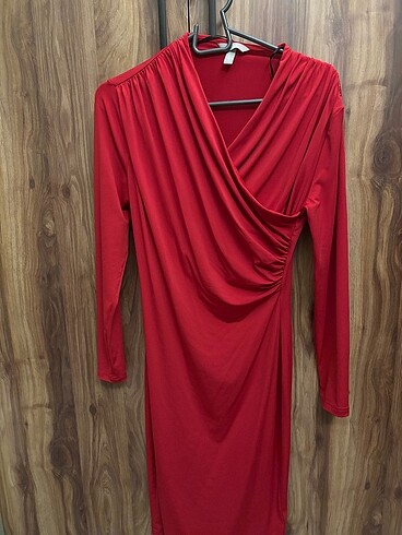 H&M Kırmızı özel gün elbisesi
