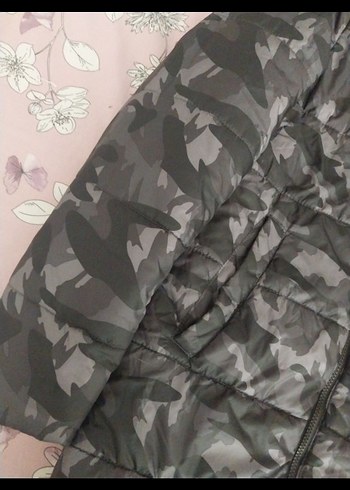 Kapüşonlu Kamuflaj Desenli Erkek çocuk mont - Görsel 2