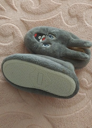 Gri Kız Çocuk Kürklü Nakışlı Ev Terliği - Görsel 2