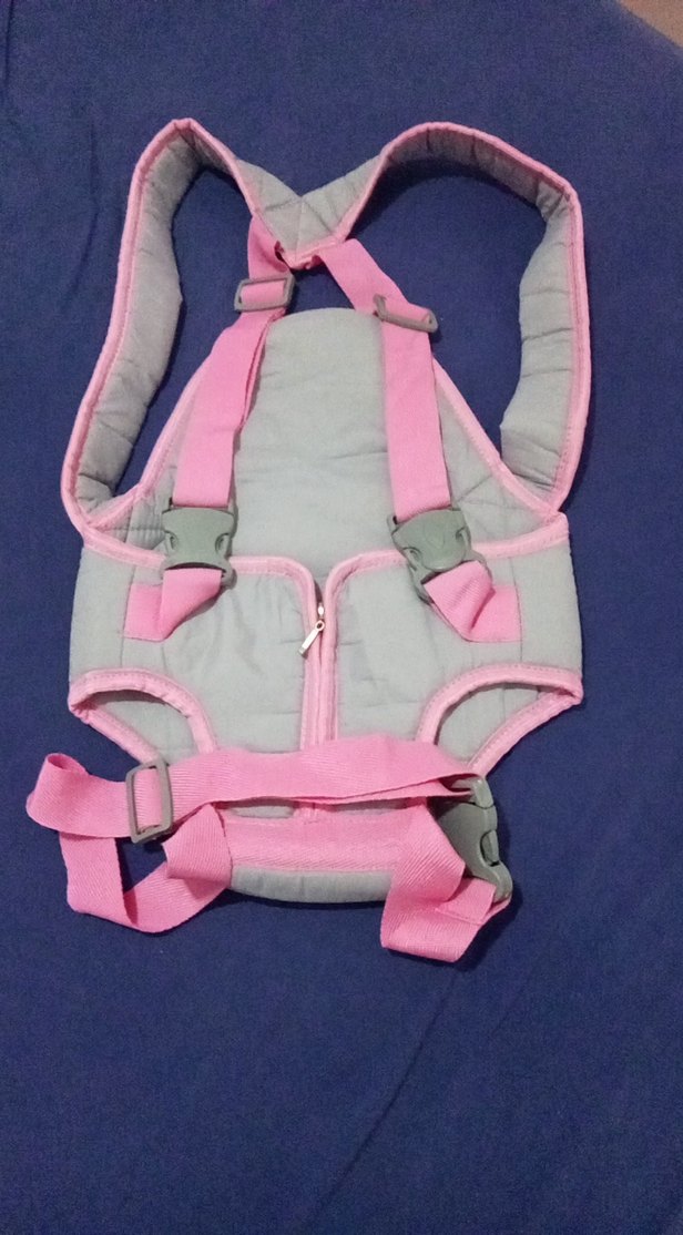 Gri ve Pembe Bebek Taşıyıcı - Görsel 2