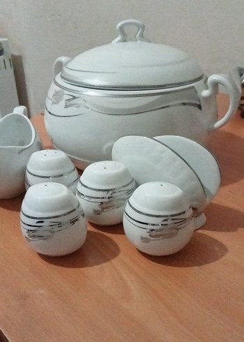 Beyaz ve Gri Desenli Sofra Takımı - Görsel 5