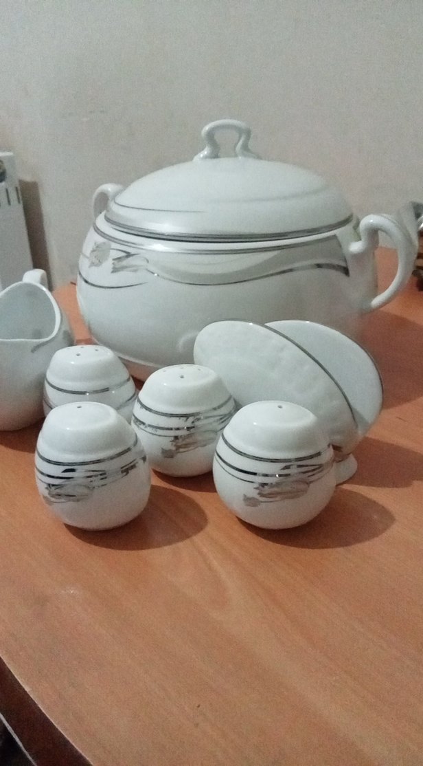 Beyaz ve Gri Desenli Sofra Takımı - Görsel 5