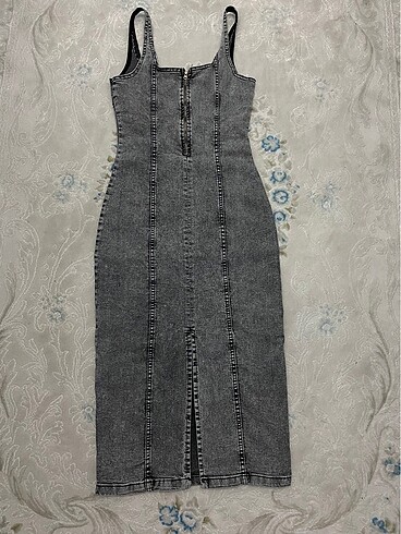 m Beden gri Renk Zara model yırtmaçlı kot elbise