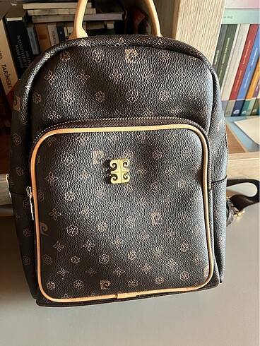 Pierre Cardin monogramlı sırt çantası