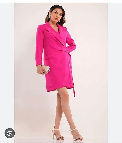 Pembe ceket elbise