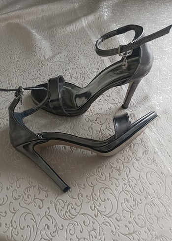 Gri İnce Topuklu Kadın Ayakkabı 38 1 defa giyildi - Görsel 2