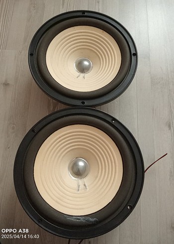 Bej ve Gri Hoparlör Ünitesi