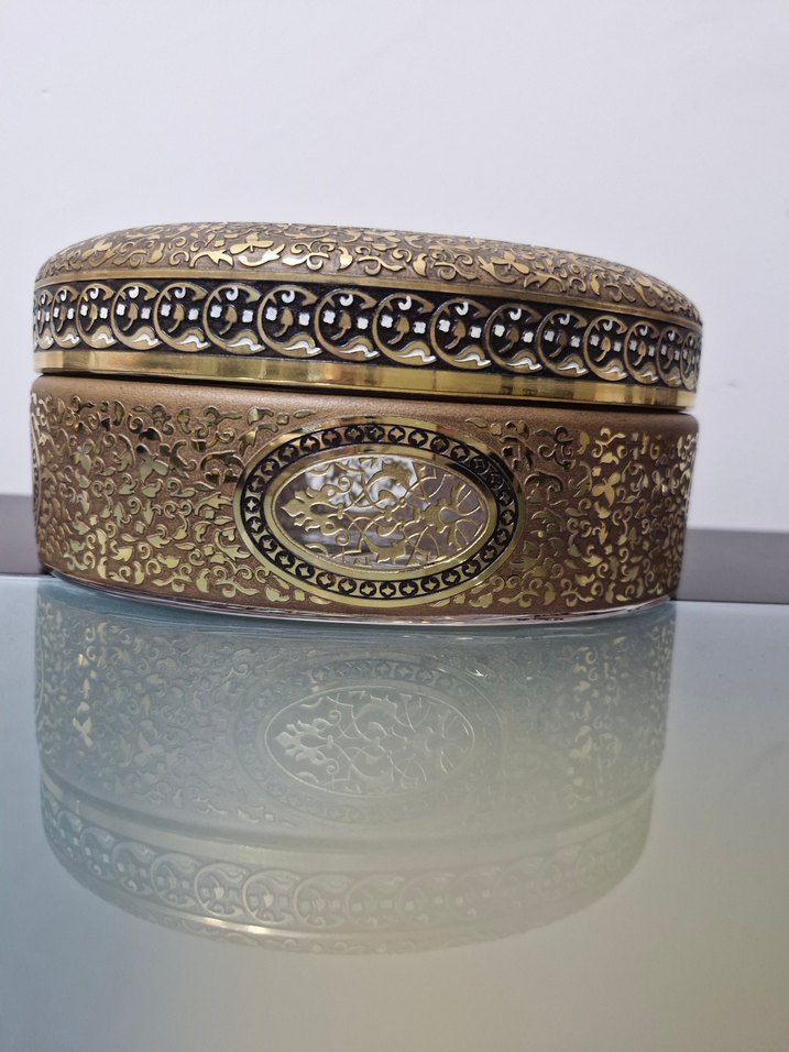 Altın Renkli Parlak Pudra Kutusu - Görsel 3