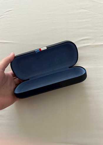 Tommy Hilfiger Siyah gözlük kutu - Görsel 2