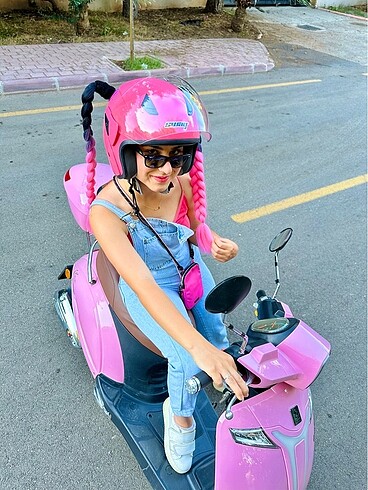 Beden pembe Renk Pembe Siyah Kask Saçı
