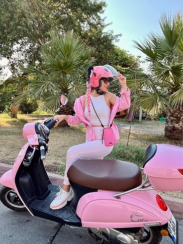 Diğer Pembe Siyah Kask Saçı