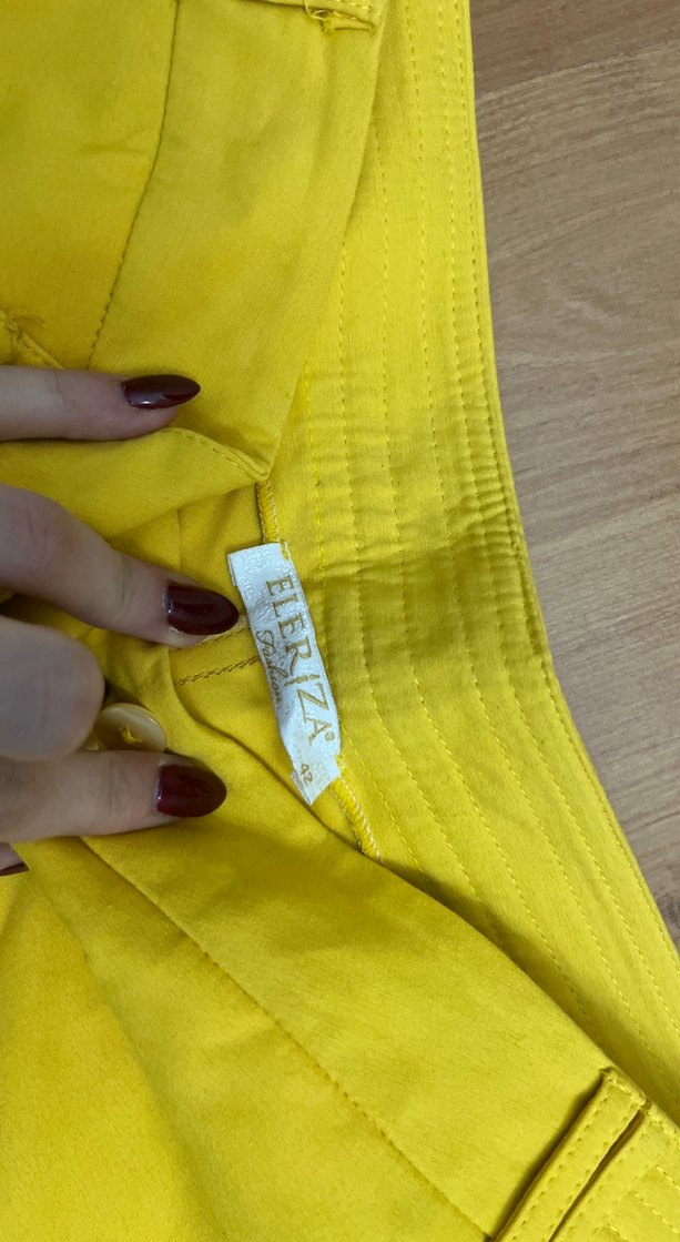 Sarı Düğmeli Kadın Kumaş Pantolon - Görsel 2