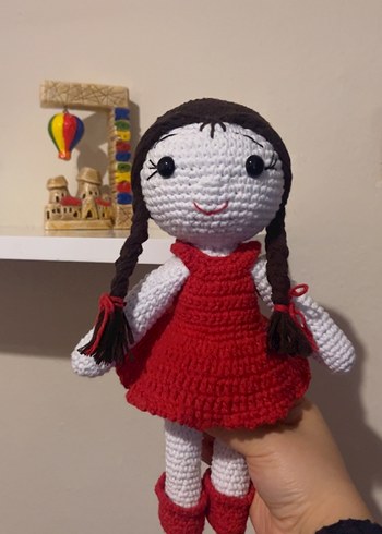 Kırmızı Elbiseli Örgü Bebek - Görsel 3