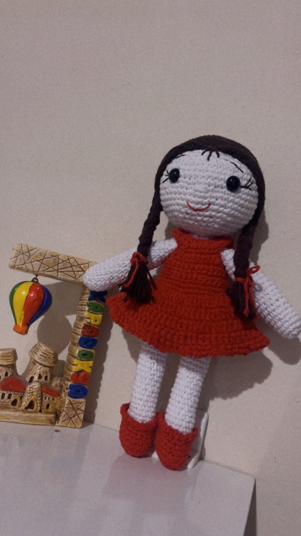 Kırmızı Elbiseli Örgü Bebek - Görsel 5