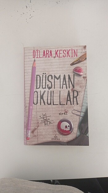 Düşman Okullar / Dilara Keskin