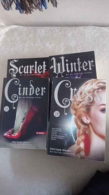 Ay Günlüğü serisi / Marissa Meyer