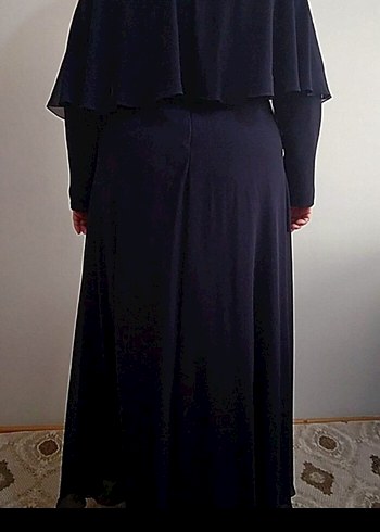 Lacivert pelerinli şifon elbise - Görsel 3