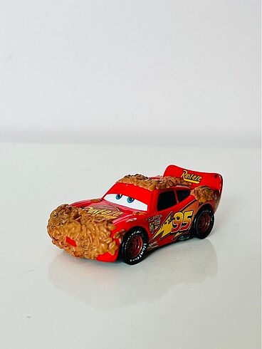 ŞİMŞEK MACQUEEN Yapraklı Pixar Car