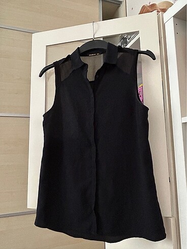 Stradivarius Gömlek siyah kol detalı sıfır kol
