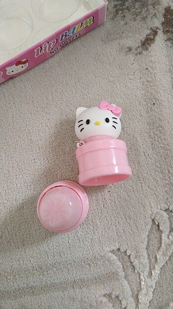  Beden Hello kity lip balm
