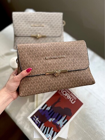  Beden MICHEAL KORS logo baskılı çıkarılabilir askılı çantalarımız?????