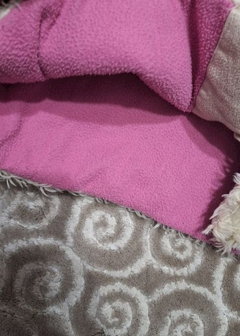 Kız Çocuk Beyaz Kapüşonlu Nakışlı Kaban - Görsel 3