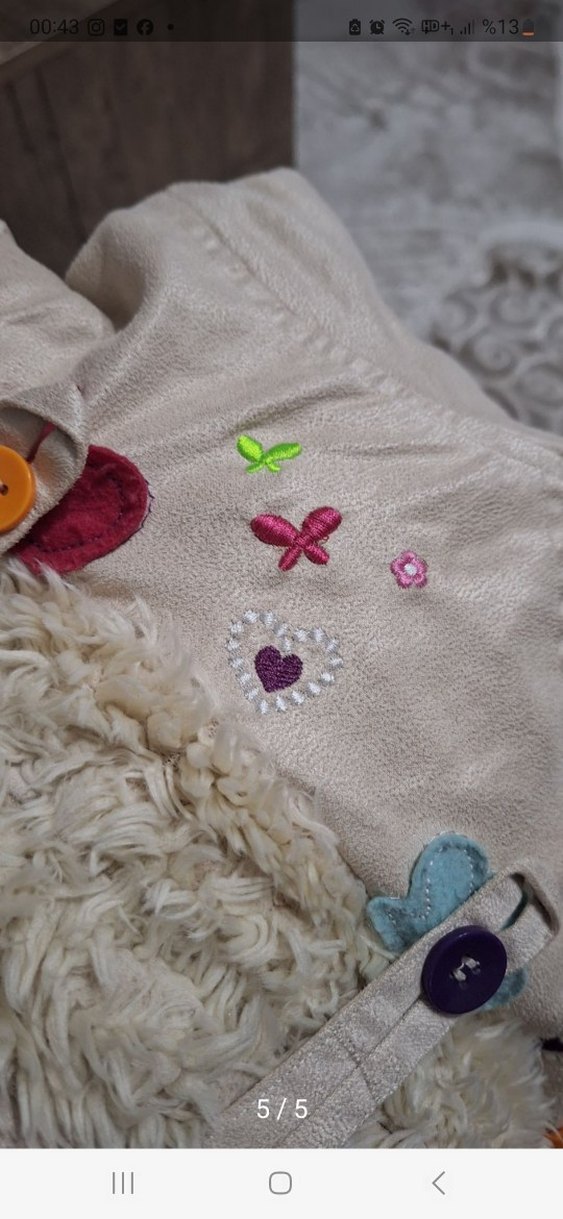 Kız Çocuk Beyaz Kapüşonlu Nakışlı Kaban - Görsel 5