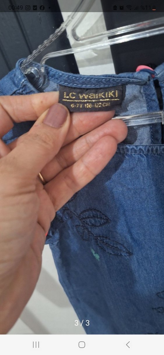 Nakışlı, fırfırlı kot elbise - Görsel 3