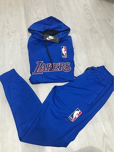 Nike Lakers eşofman takımlarımız beden sorunuz