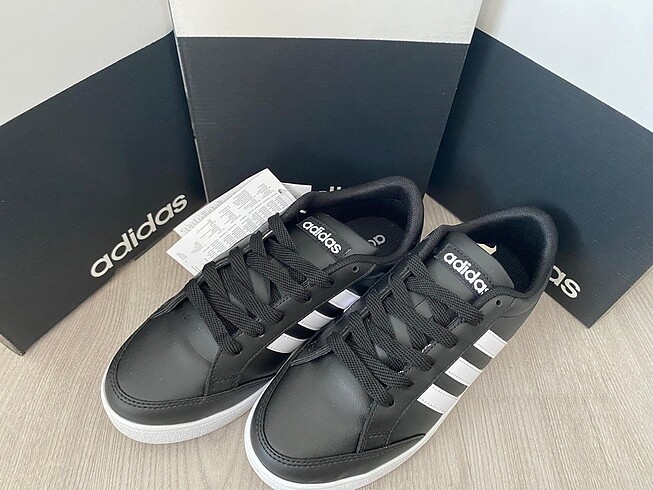 42 Beden siyah Renk Adidas erkek sneakers