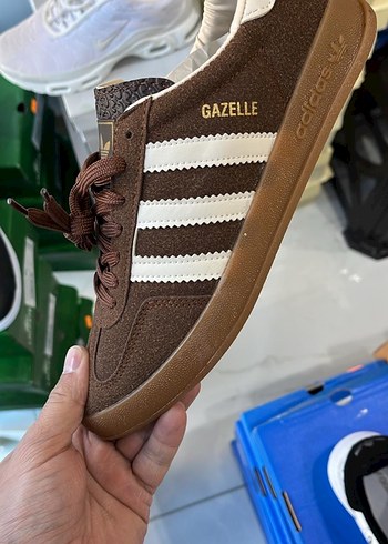 Kahverengi Süet Adidas Gazelle Sneakers - Görsel 2