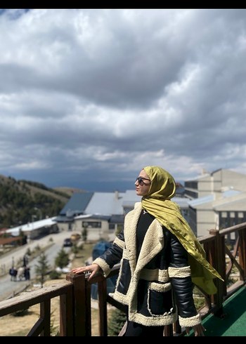 Siyah Kürklü Kısa Deri Ceket - Görsel 2