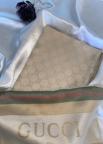 GUCCİ JAKAR ŞAL 