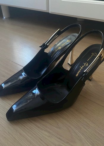 Siyah Rugan Tokalı Stiletto