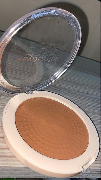 Revolution Mega Bronzer