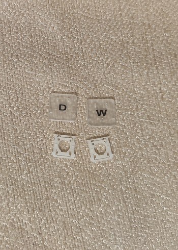 ASUS ROG G513 Serisi şeffaf D ve W tuşları - Görsel 2