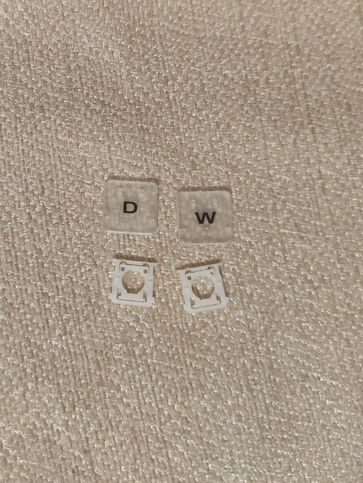 ASUS ROG G513 Serisi şeffaf D ve W tuşları - Görsel 2