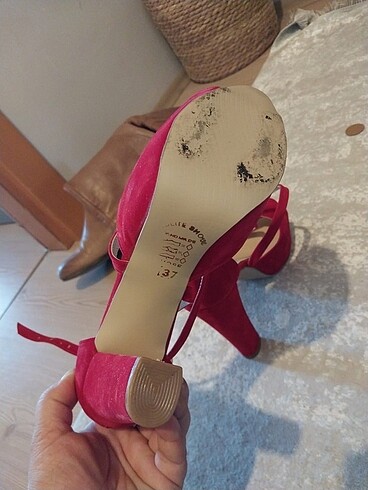 Kırmızı topuklu ayakkabı - Görsel 5