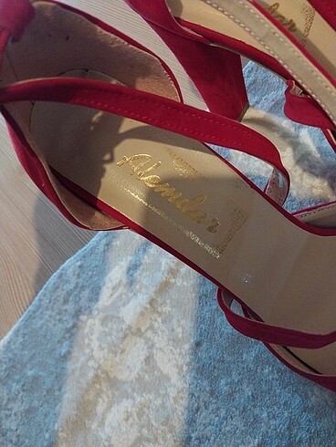 Kırmızı topuklu ayakkabı - Görsel 9